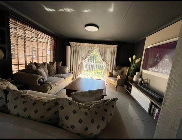 3 BEDROOM HOUSE FOR SALE IN SUNWARD PARK